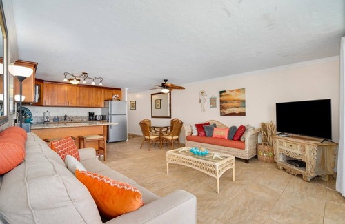 Punaluu Condo | Magical Beachfront Condo