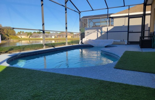 Magic Landings House | Magical Family Friendly Pool and Lake House