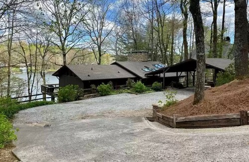 Lake Toxaway House | Magical Lakefront Cottage w/country club access