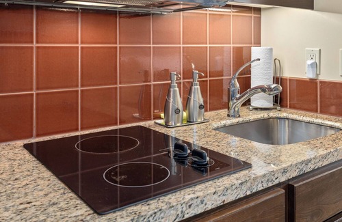 Cle Elum Condo | Magical River & Sunset Views, Fireplace, 5th Flr, Pool, HotTub, New Furnishings!