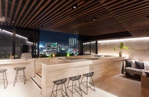 Fortitude Valley Apartment | Magical Sunset SkyView BEST location in Brisbane