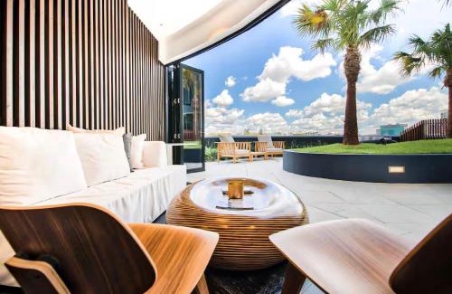 Fortitude Valley Apartment | Magical Sunset SkyView BEST location in Brisbane