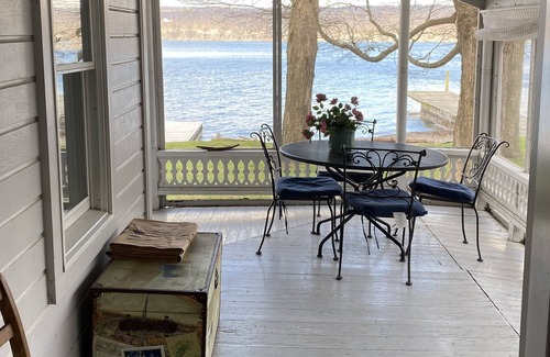 Ithaca House | Magical Victorian lake cottage 3 BR/2BR