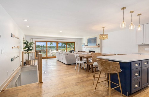 Sister Lakes House | Magician Lakefront Home in Sister Lakes