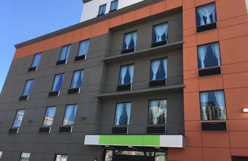 Queens Hotel | Magna Hotel JFK AirTrain