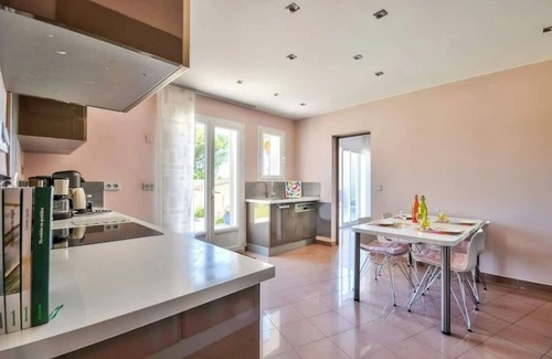 La Fare-les-Oliviers Villa | Magnificent luxury villa L'Oliveraie Swimming pool