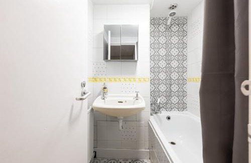 Camden Town with Primrose Hill Apartment | magnificent 3BR Apt with Balcony