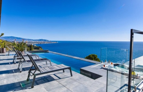 Salobrena Villa | Magnificent 4 bedroom villa with stunning views