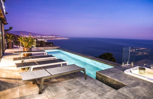 Salobrena Villa | Magnificent 4 bedroom villa with stunning views
