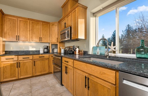 Bay City House | Magnificent Bay and Ocean Views, *Pet Friendly*, Hot Tub, Game Room w/Pool, Foosball, & Ping Pong