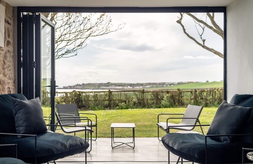 Anstruther Cottage | Magnificent Beach Front House - sleeping 10 in five bedrooms