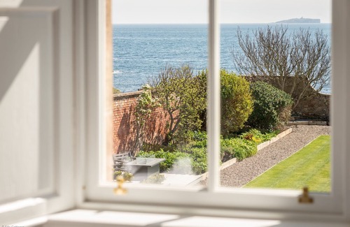 Anstruther Cottage | Magnificent Beach Front House - sleeping 10 in five bedrooms