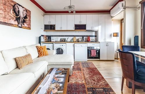 Moda Apartment | Magnificent Flat with Sea View in Kadikoy