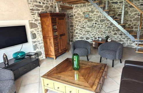 Allonzier-la-Caille Other | Magnificent renovated farmhouse near Annecy, between lakes and mountains+2 private parking lots.