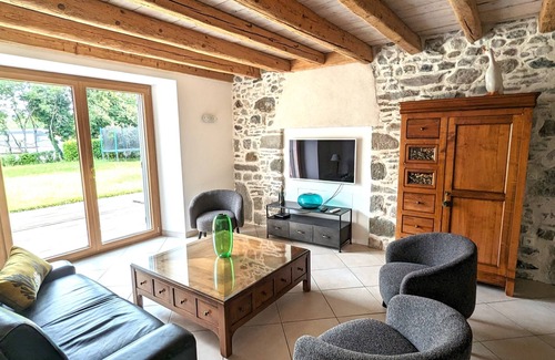 Allonzier-la-Caille Other | Magnificent renovated farmhouse near Annecy, between lakes and mountains+2 private parking lots.