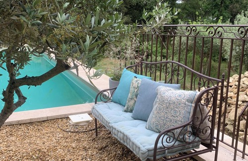 L'Isle-sur-la-Sorgue Villa | Magnificent property with view, classified 4* as a furnished holiday home for 2025