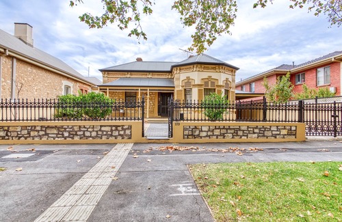 North Adelaide Villa | Magnificent Freestone Villa in vibrant North Adelaide. Make it your haven.