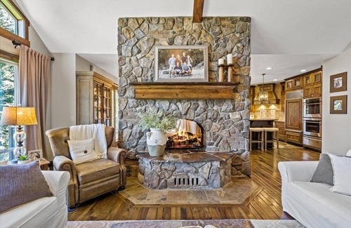 English point House | Magnificent Lake Home on Hayden Lake - Gorgeous home with a Boat Dock!