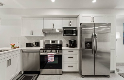 Leamington House | Magnificent Lakeview