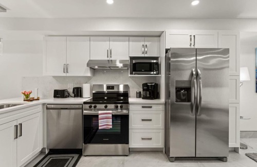 Leamington House | Magnificent Lakeview