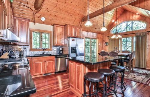 St Germain House | Magnificent Log Home located on the sandy shores of Lost lake!