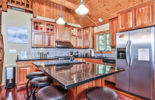St Germain House | Magnificent Log Home located on the sandy shores of Lost lake!