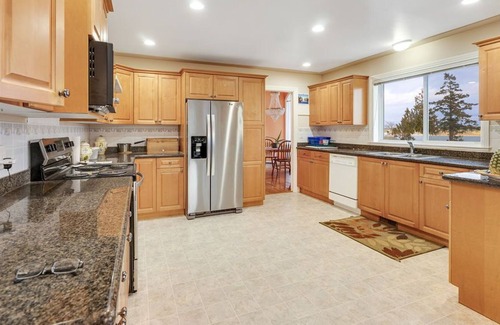 Saanich House | Magnificent Ocean View Property