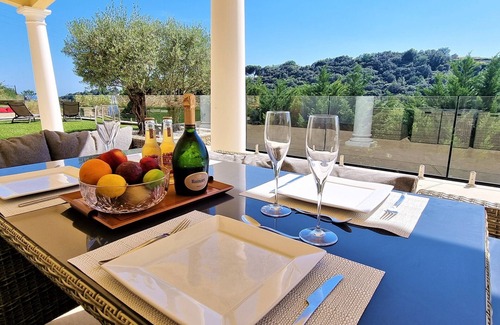 Cagnes-sur-Mer Villa | Magnificent property, 5 suites, 2 pools