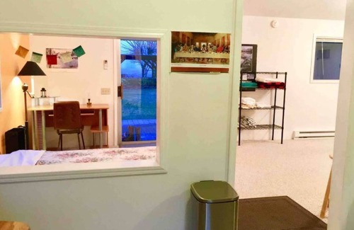 Lakeport Apartment | Magnificent Refuge-Artists Welcome