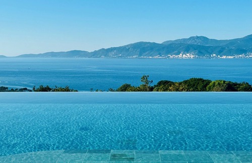 Pietrosella House | Magnificent residence on a 10 ha estate