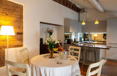 Citta Antica Apartment | Magnificent Residence overlooking Piazza Erbe