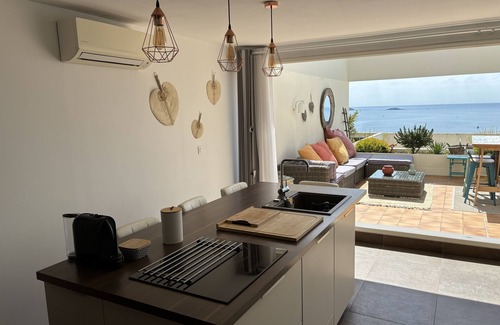 Bandol Apartment | Magnificent T2 sea view 4* at the tourist office, Swimming pool + Scooter possibility