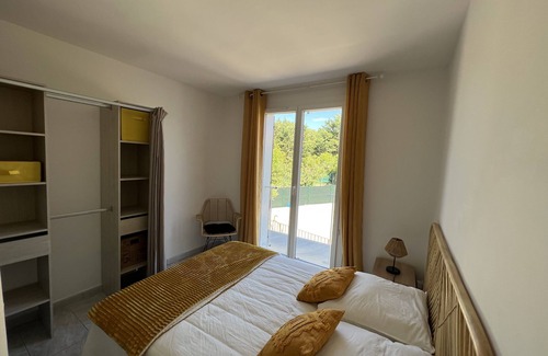 Gignac-la-Nerthe Villa | Magnificent villa with swimming pool 10 minutes from the sea
