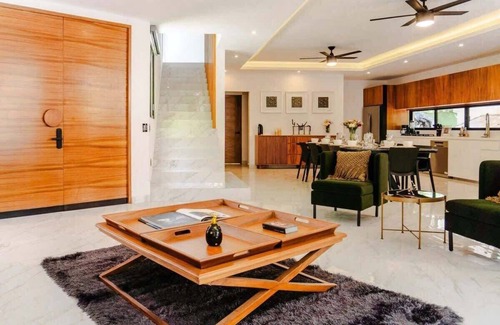 Playacar Fase I Villa | Magnificent Villa one block from Playacar beach