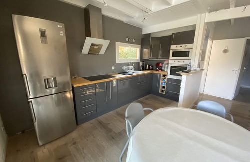 Hourtin Port Ski Chalet | Magnificent waterfront wooden chalet 100m from Lac d'Hourtin, 15 km from the ocean.
