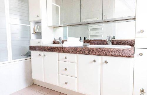 Quartier des Grandes-Carrieres Apartment | Magnificient Terrace 6 pers flat