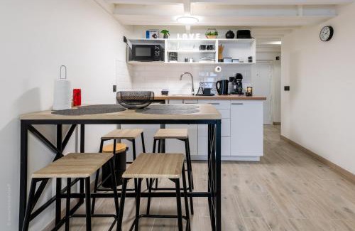 Combat Apartment | Magnifique Flat le Belleville - Lumineux - 4 personnes - Proche Metro