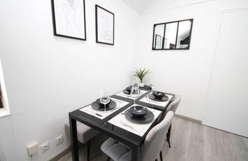 Pierrefitte-sur-Seine Apartment | Magnifique Appart Cosy Tram 4pers Gare Wifi