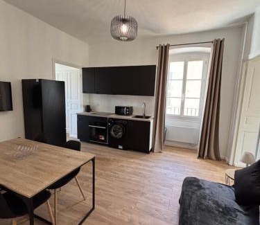 Corte Apartment | Magnifique grand T3 refait à neuf en 2025 plein centre corte 13 cours paoli wifi écran plat lave linge 6 couchages