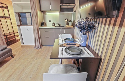 Noes Apartment | Magnifique Studio Avec Terrasse au Centre
