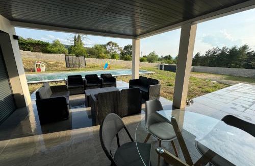 Grospierres Villa | Magnifique villa proche ruoms vallon pont darc