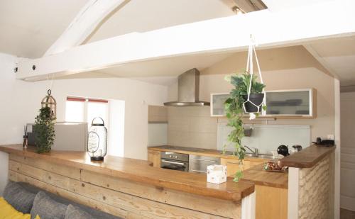 Melun Apartment | MAGNOLIA-6 Min de la Gare - Baignoire Balnéo- Wifi Gratuit