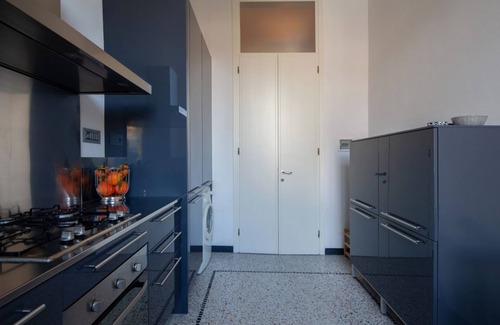 Lerici Apartment | Magnolia Apartment · Historic Seaview Apart. with free Priv. Parking