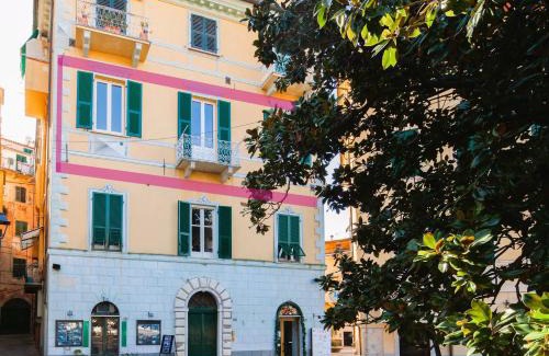 Lerici Apartment | Magnolia Apartment, Historic, Elegant, Seaview, 2 Aircondo BDR, 2BTH, pedestrian area, Free Garage 200 mt far!