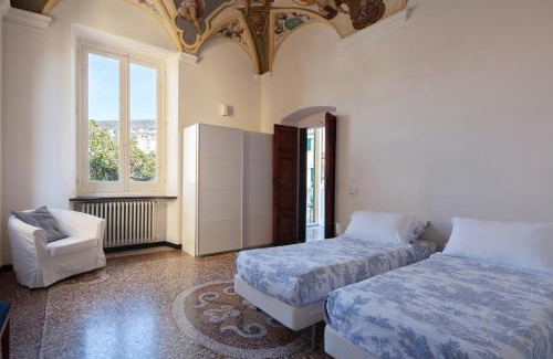 Lerici Apartment | Magnolia Apartment, Historic, Elegant, Seaview, 2 Aircondo BDR, 2BTH, pedestrian area, Free Garage 200 mt far!