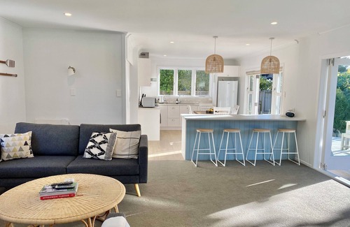 Kuaotunu Cottage | Magnolia Cottage - Kuaotunu Holiday Home