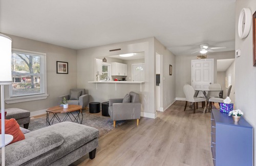Brunswick House | Magnolia Cottage - Near Islands, Hospital
