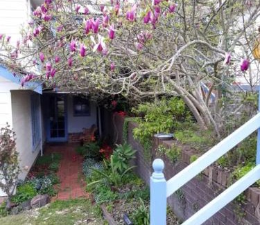 Croydon North House | Magnolia Cottage- wineries, main street, station