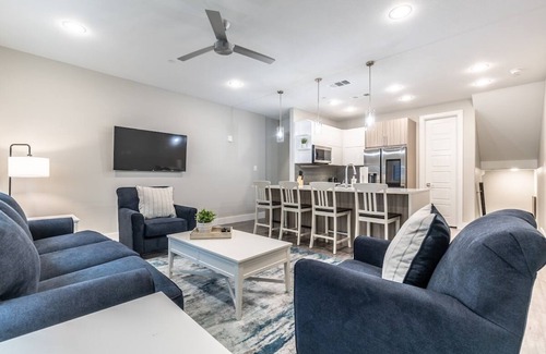 Fort Worth House | Magnolia District Modernism- Sleek 2-Bed Escape