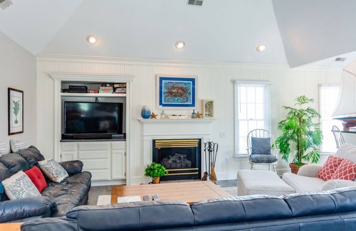 Buck Island House | Magnolia: Private gated community with olympic size pool, tennis court. Relax in
